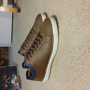 🎅 Aldo Men's low top sneakers size 10